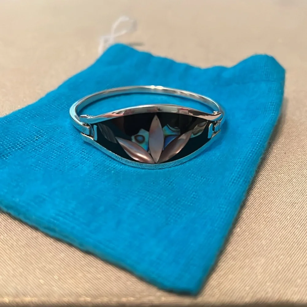 NWOT Alpaca Mexico Silver Abalone Inlay Hinge Children’s Bracelet